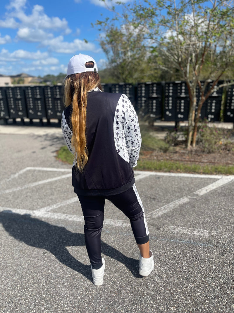 Black tracksuit Tracksuit w/white logo